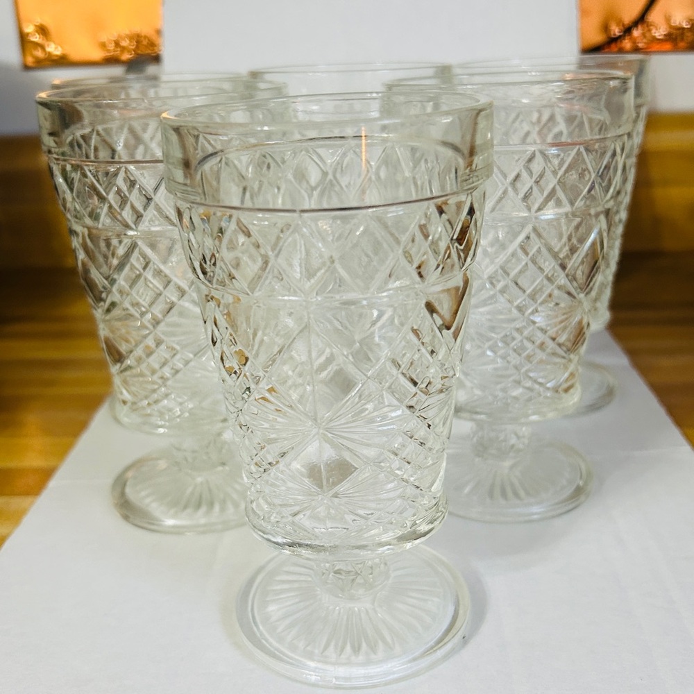 Glasses, peanut butter 1950’s set of 6. Glass is clear, no cracks or chips noted